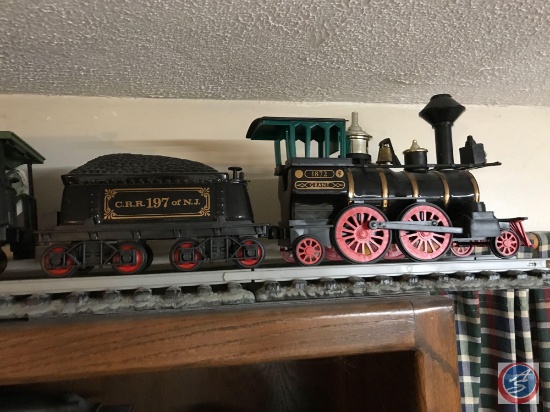 Jim Beam Decanter set Central railroad of New Jersey dinner train replica, 1 locomotive and 3 cars,
