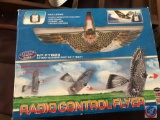 Bird shaped Radio Control Flyer high-power IPO battery included (Model #FY 828)