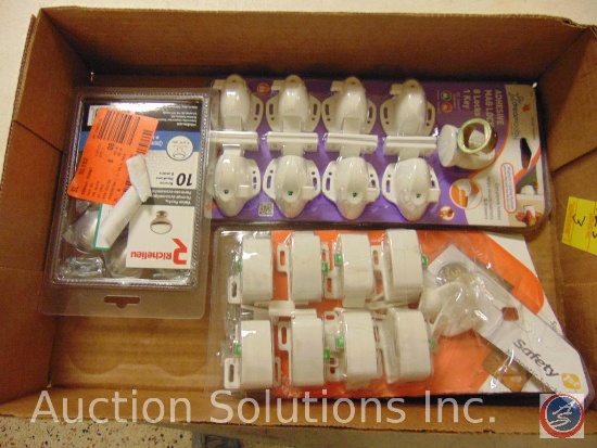 Flat containing Richelieu value pack of 1-1/4 inch knobs, Dream Baby adhesive mag locks, and more