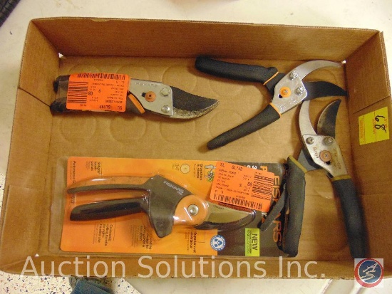 Flat containing Fiskars #P552 3/4 inch shears, Fiskars bypass traditional shears, and more