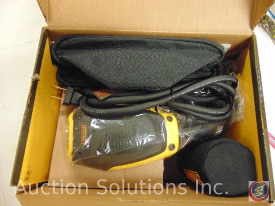 DeWalt 5 inch VS hook and loop random orbit sander kit