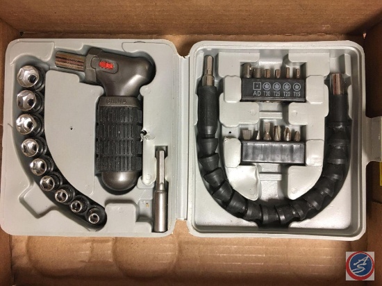 socket set with a bendable chuck