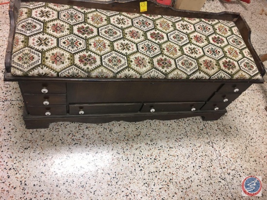 Lane cedar chest (no key)