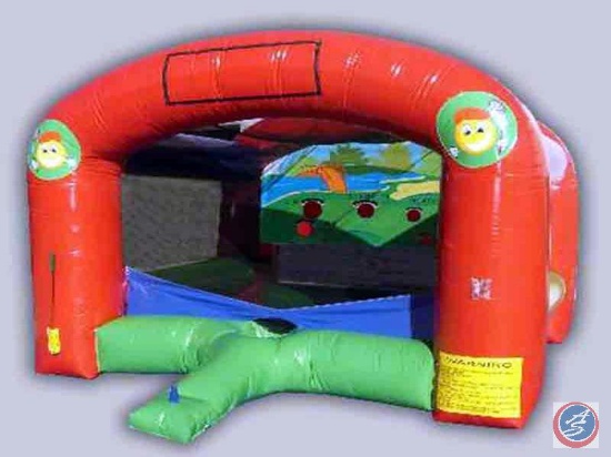 Inflatable Golf Game (requires 1 blower fan to inflate, NOT included in this lot)