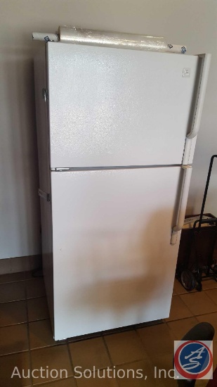 Maytag Refrigerator Freezer [White Mid-Size] Model MTB1553ARW