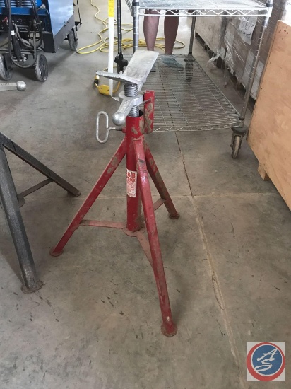 B & B Pipe stand red