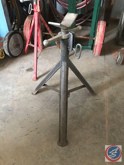 B & B Pipe stand gray