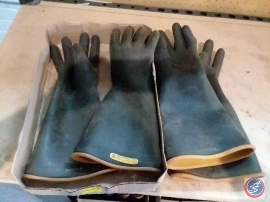 Flat containing (2) pairs of rubber gloves