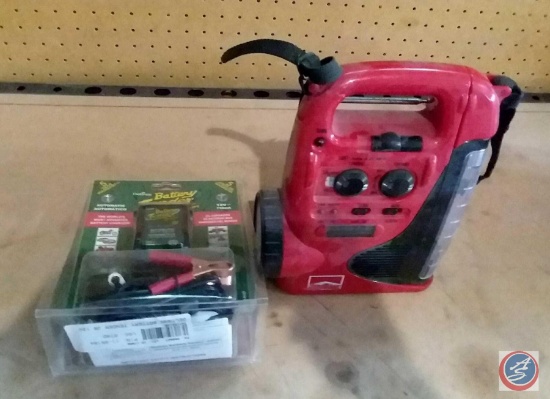 Dellran battery tender junior (NEW IN PACKAGE), all in one camping flashlight/radio combo