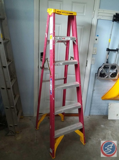 Werner 6' non-conductive fiberglass medium duty/commercial use ladder