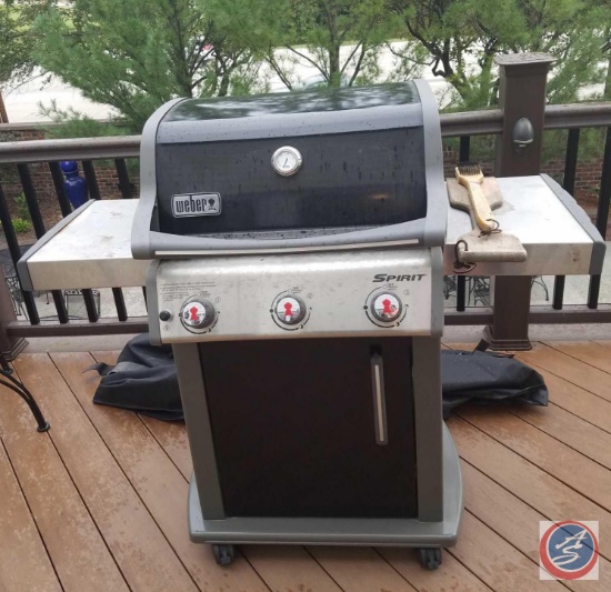Weber Spirit Gas Grill with Cover and grill brush