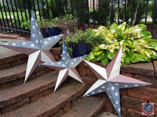 (3) stars and stripes metal outside wall decorations, (3) plastic planter pots [2 blue and 1 beige]
