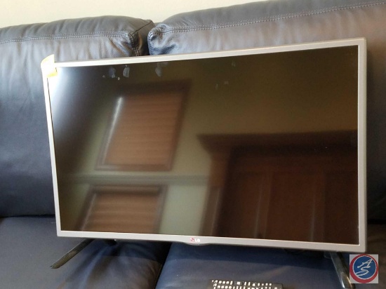 LG 32" flat screen TV with remote (model #32LB560B)