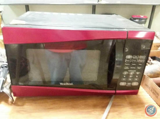 West Bend Microwave Oven (EM925AJW-P2)