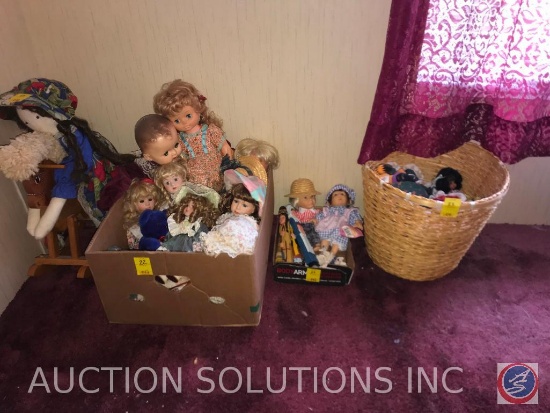 Vintage toys, Porcelain dolls by Heritage Mint Collection, Vintage Doll, Carved Wooden Thanksgiving