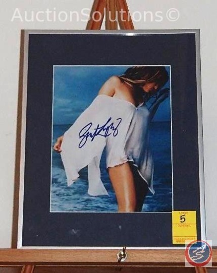 8"x10" Photograph of "Jennifer Lopez" J-LO w/ Autograph in blue ink