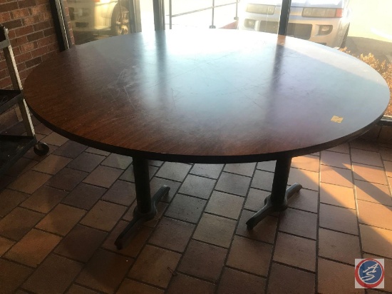 Round Table Measuring 72 X 30