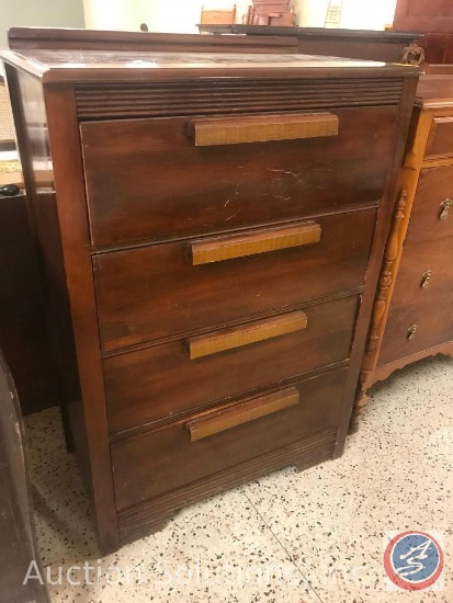 Vintage 4 Drawer Wooden Dresser Measuring: 30" x 17" x 45"