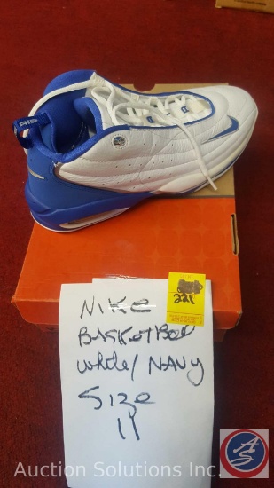 Nike Basketball Shoes White and Navy Size 11