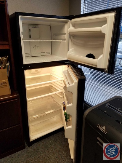 whirlpool 9.7 cubic foot refrigerator