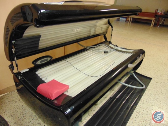 Tan America 3400 Horizontal Tanning Bed w/ Radio