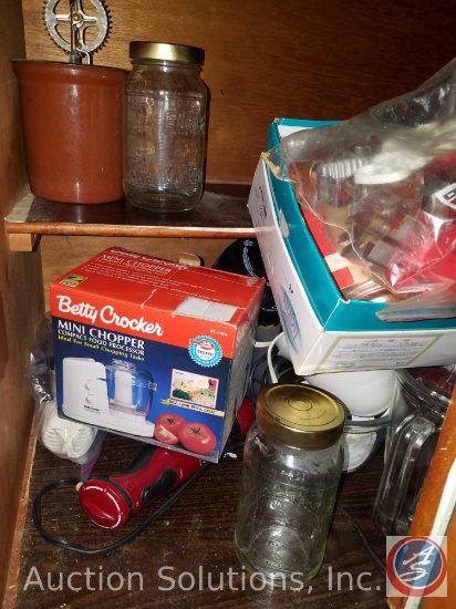 Betty Crocker Mini Chopper, Electric Knife, Hand Chopper, Assorted Serving Utensils