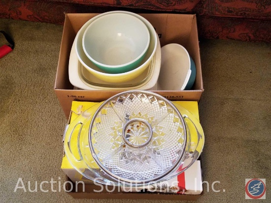 (2) Corning ware Casserole Dish, Corning ware Hot Pad, (2) Vintage Pyrex Mixing Bowls, Pineapple