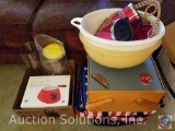 (2) American Flag Food Warmer Carriers with 3 Qt. Pyrex Casserole Dishes with Lids, Electric
