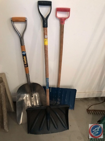 (2) Snow Shovels, Kodiak Scoop