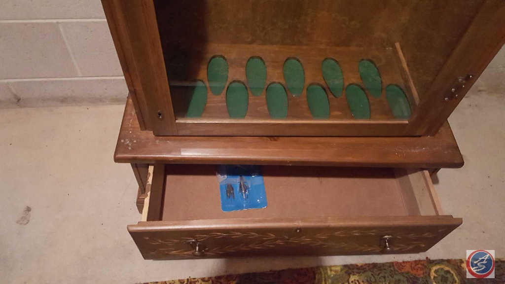 Lot Locking And Lighted Gun Cabinet With Skeleton Key 26 X 12 X