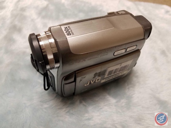 JVC Mini Camcorder 34x Optical Zoom 800x Digital Zoom Model No. GR-D77OU {{NO CHARGING CORD}}