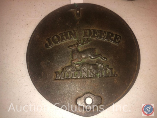 Lid 'John Deere Mocine Ill' 7 in. diameter, #Y3287-B. (2 legs)