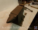 3 in. combination Pipe and Anvil Vise, 17 in. OAL, 4 in. horn, 7 in. base marked '380A' no cracks or