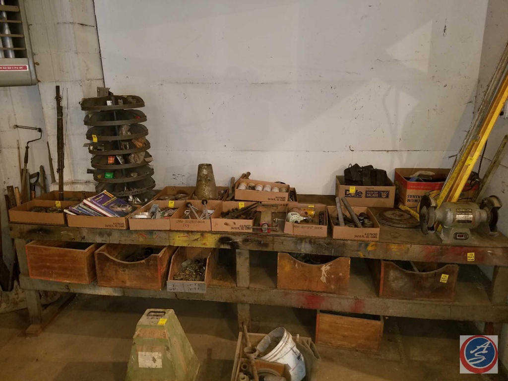 Lot Work Bench 128 X 38 X 32 With Delta Model No 23 880 8
