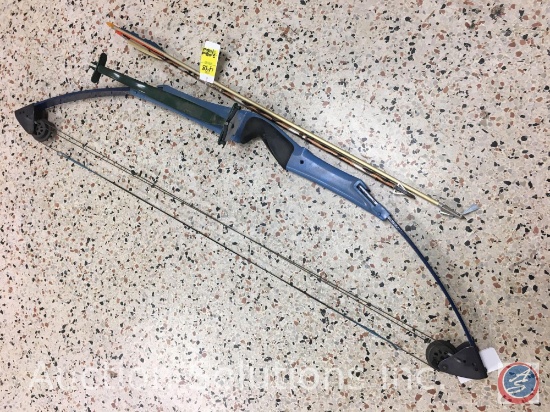 Bear 33" Compound Bow and (2) Arrows {{ARROWS HAVE DAMAGE}}