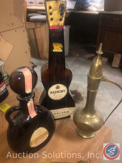 Harmony Cream Guitar Decanter, Man O' War Decanter