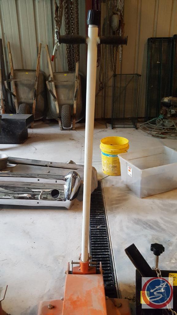 Central Hydraulics 2 1 2 Ton Long Frame Floor Jack Item