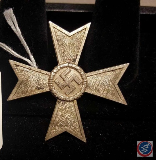 German WWII 1st Class War Service Cross Without Swords. The front shows a swastika in the center of