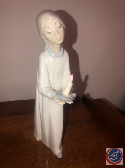 Lladro Girl With Candle Figurine Marked DAISA 1977