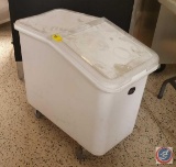 Cambro Ingredient Container on Castors w/ Lid