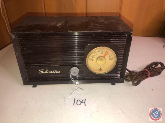 Silvertone Portable Tube Radio Model No. 132-42600