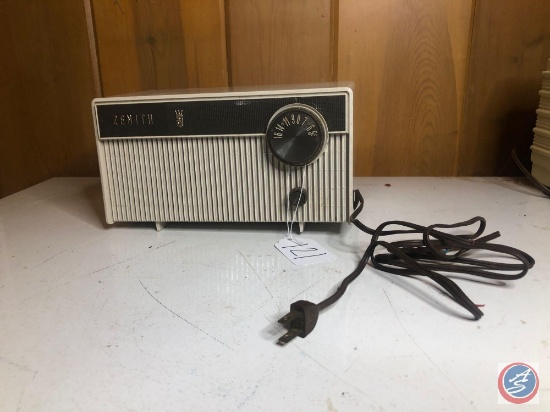 Vintage Zenith Portable Tube Radio Model No. J506G