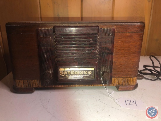 Vintage Stewart-Warner Portable Tube Radio Model No. 205GA