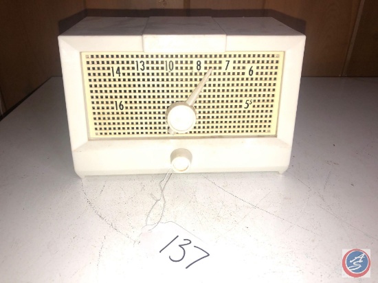Vintage Packard Bell Portable Tube Radio Model No. 5R1