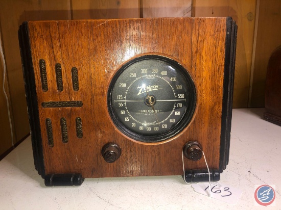 Vintage Zenith Portable Tube Radio Model No. 5R16