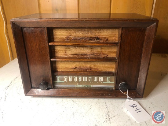 Coronado Vintage Portable Tube Radio Model No. 43-8471