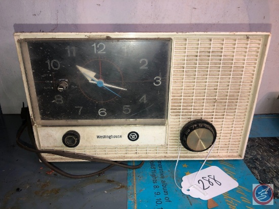Westinghouse Vintage Clock Radio Model No. H835L5 Oxford White