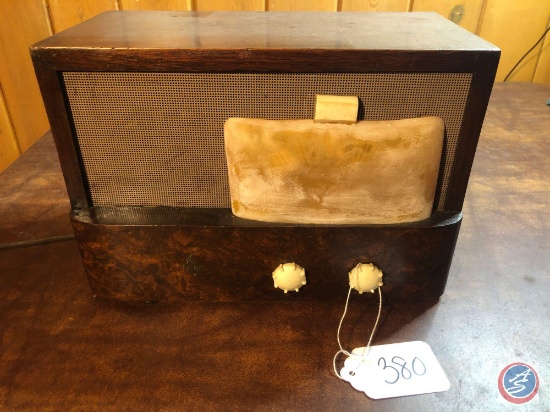 1947 Emerson Vintage Portable Tube Radio Model No. 541