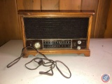 Zenith Vintage Portable Long Distance Tube Radio Model No. S-58040