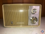 Vintage Magnavox Transistor Radio Model No. 3965951